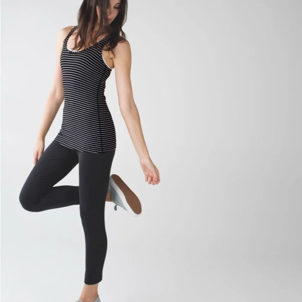 Lululemon Cool Racerback Parallel Stripe Black White p2p 12” approx size 4/6 - Picture 3 of 11